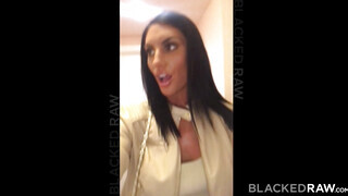 August Ames muffját csoki fickó reszeli