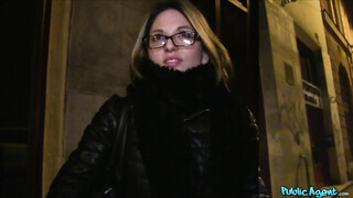 Rachel pénzért cidázza a péniszt