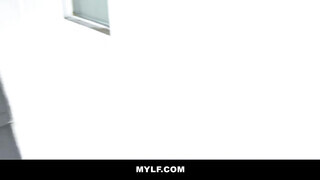 Szőrös nunis latina milf megpakolva
