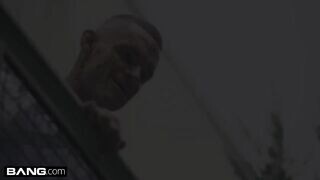 Szép nagydarab zsenge csaj könyörtelen fenék szexe