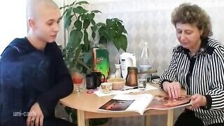 Magányos háziasszony és a zsenge fószer