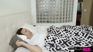 Perverz fiatal csajszika a nevelő faterjával kamatyol