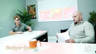 Perverz anyukák és a főnök kíméletlen lőcse