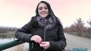 Orosz zsenge csajszika pénzért kufircol