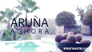 Aruna Aghora pici lyuka finoman megdugva