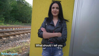 Public Agent - Mia Trejsi a vonatállomáson baszik
