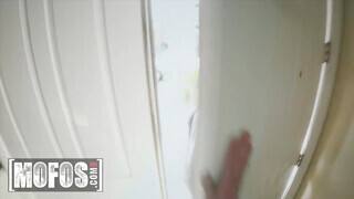 Mofos - Lisey Sweet a csábító fehérneműs világos szőke milf
