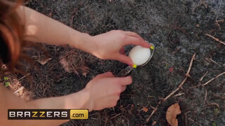 Brazzers - Quinn Wilde a szabadban imád kettyinteni