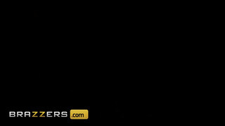 Brazzers - Cherie Deville tinédzser pacákkal dug