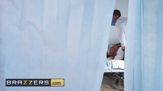 Brazzers - Bonnie Rotten fenekében az óriás pöcs