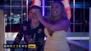 Brazzers - Blanche Bradburry imádja a óriási hímtagot
