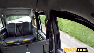 Fake Taxi - Alice Judge ánuszba dugva a taxiban