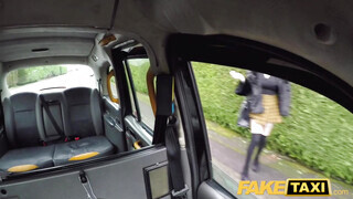 Fake Taxi - Szoknyás fiatal nőci a taxissal kufircol