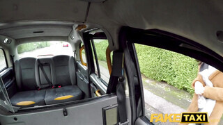 Fake Taxi - Alyssa Divine a csöcsös néger zsenge