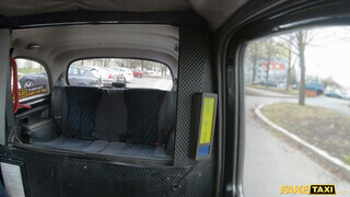 Fake Taxi - Victoria Pure lovagol a taxis kukacán