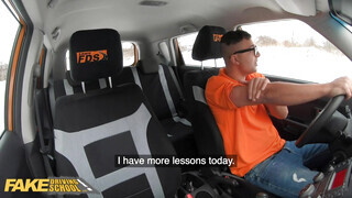 Fake Driving School - Repedtsarkú csöcsös lányok dugnak