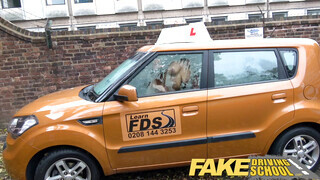 Fake Driving School - Zsenge pipi az oktatóval kúr