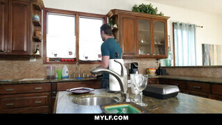 Mylf - Cali Lee a bájos spanyol milf