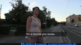 PublicAgent - Rövid hajú lány kamatyolni akar