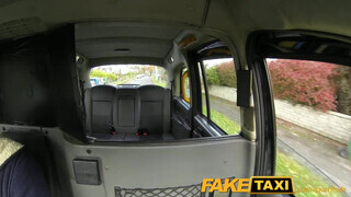 FakeTaxi - iskolás pipi ordítva élvez