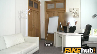 Fake Agent extra félénk csajszika alig mer élvezni