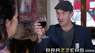 Brazzers - Anissa Jolie élvezi a gigászi kukacot
