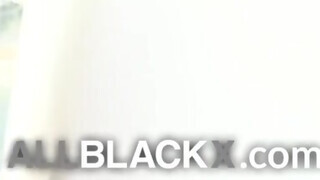 AllBlackX - Lala Ivey a méretes tőgyes fiatal