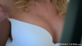 Britney Amber muffja kiéhezett - Brazzers