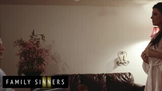 FamilySinners - India Summer a férje fiával reszel félre