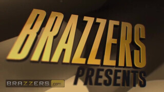 Brazzers - Cherie Deville fiatal pasassal kupakol