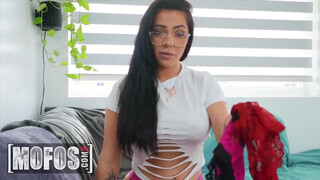 Mofos - Mj Fresh a vonzó gigászi csöcsű tinédzser