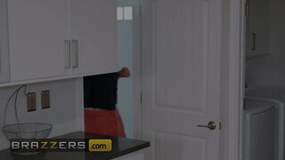 Brazzers - Charlotte Sins idősebb faszival reszel