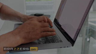 Brazzers - Ebony Mystique imádja a méretes csoki pélót