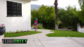 Jessie Saint a cosplayes tinédzser csaj - TeamSkeet