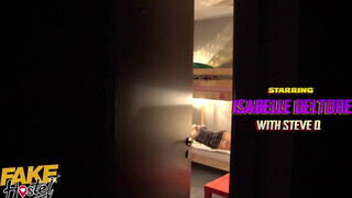 Isabelle Deltore a szexi ausztrál milf - Fake Hostel