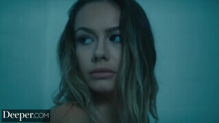 Deeper - Naomi Swann a perverz kicsike csajszi