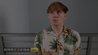 Brazzers - Skylar Snow a irodában reszel