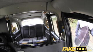 Kitetovált ribancok análba tolva - Fake Taxi