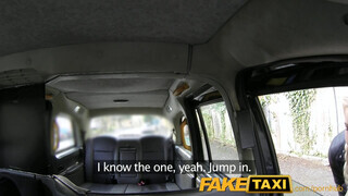 FakeTaxi - Világos Szőke pipi baszható a hátsó ülésen