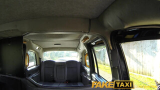 FakeTaxi - Chelsey Lanette a óriási cickós szöszi