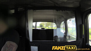 FakeTaxi - ártatlan pici tinédzser maca és a vastag hímvessző