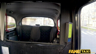 Fake Taxi - 19 éves zsenge csaj kúrni akart