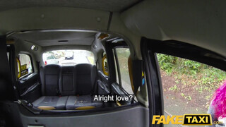 Fake Taxi - Pufi kitetovált csajszi benne van a szexben
