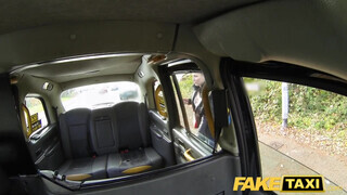 Fake Taxi - Skót csöcsös maca kinyalva
