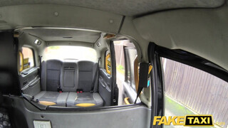 Fake Taxi - Rina Ellis a csinos sulis gádzsi
