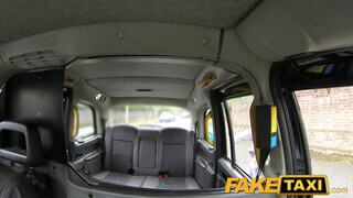 FakeTaxi - Ella Hughes a bűbájos vörös hajú spiné