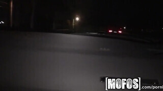 Mofos - Indigo Augustine a méretes kannás fiatal