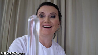 21Sextreme - Pufóka anyuci és a tinédzser tinicsaj