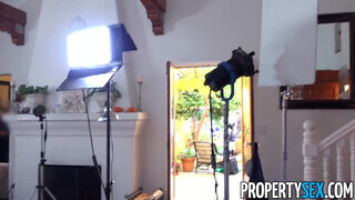 PropertySex - Riley Reid mint ingatlanos zsenge nőci