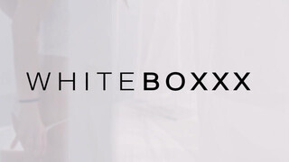 WhiteBoxxx - Lana Bell-nek nagyon szűk a vaginája